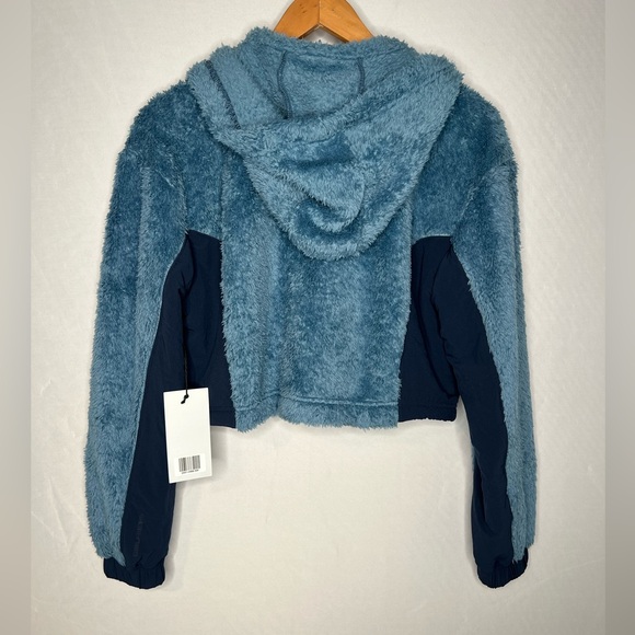 NWT! GIRLFRIEND COLLECTIVE Cascade Recycled Fleece Cropped Anorak. Size Small. - Picture 3 of 11